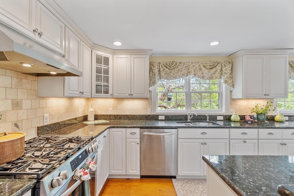 19 Maple Road Chelmsford, MA 01824 - Photo 12 of 37