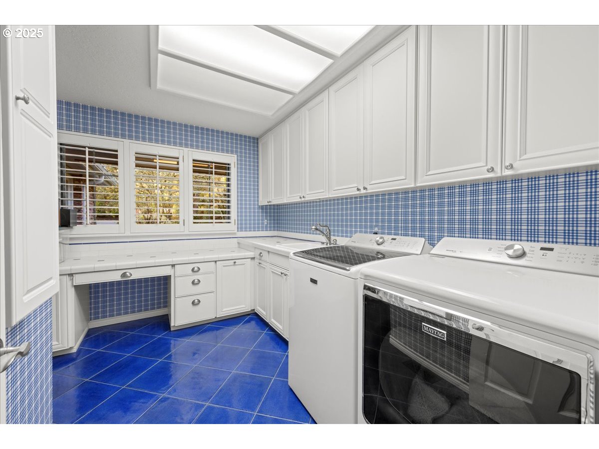 1716 South Corbett Hill Circle Portland, OR 97219 - Photo 33 of 47 Gallery Image 33