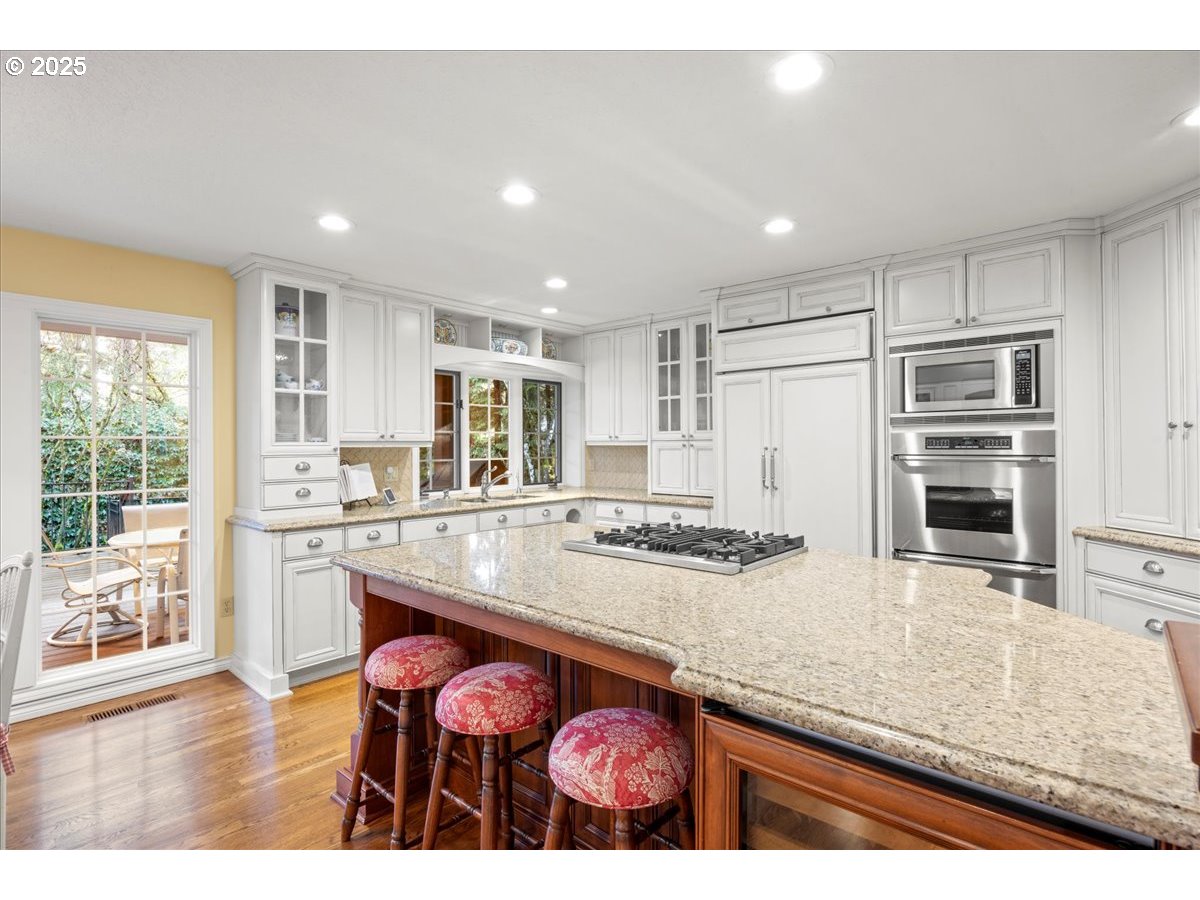 1716 South Corbett Hill Circle Portland, OR 97219 - Photo 5 of 47 Gallery Image 5