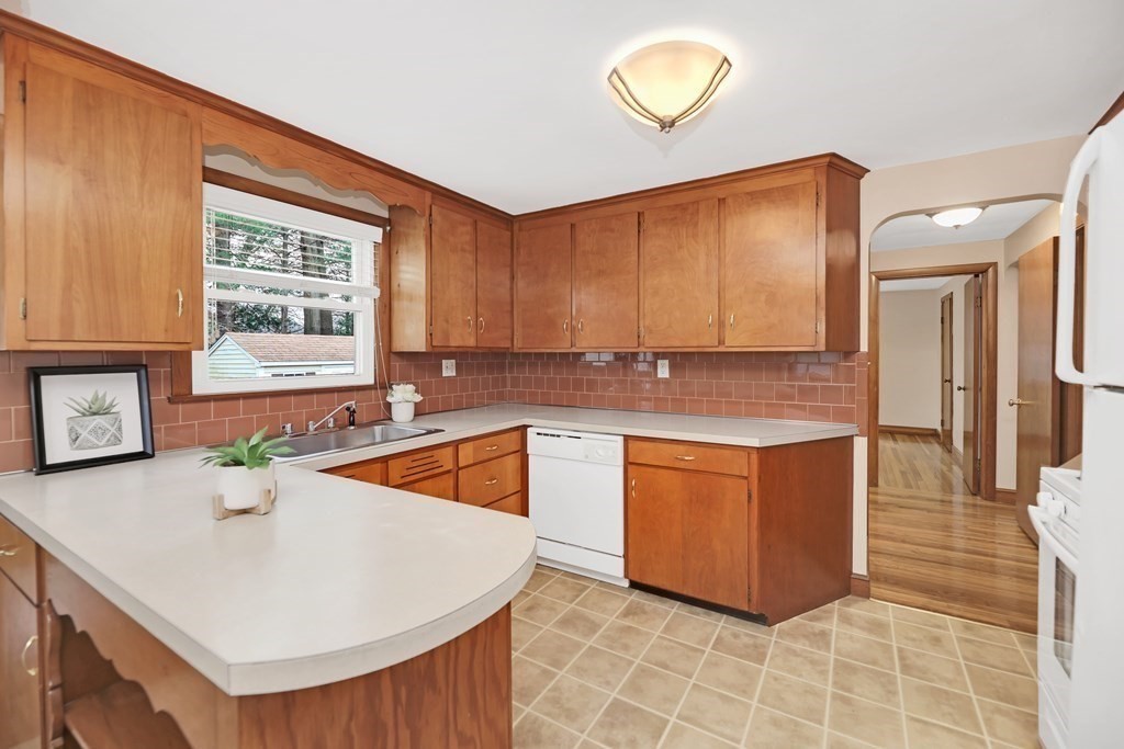 8 Hemlock Road Boston, MA 02132 - Photo 4 of 24 Gallery Image 4