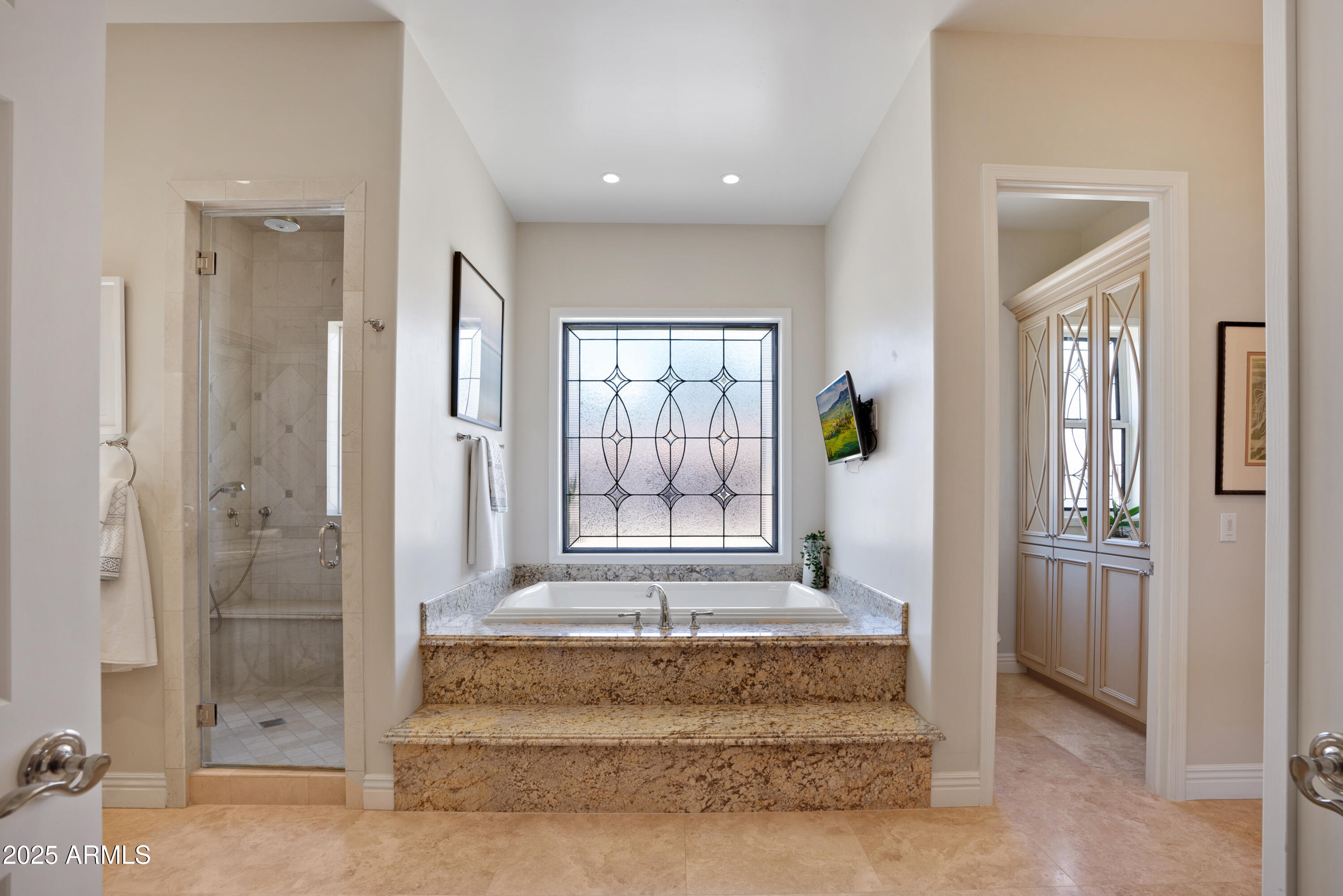 9236 North 52nd Place Paradise Valley, AZ 85253 - Photo 17 of 56 a spacious en suite bathroom with shower and bathtub