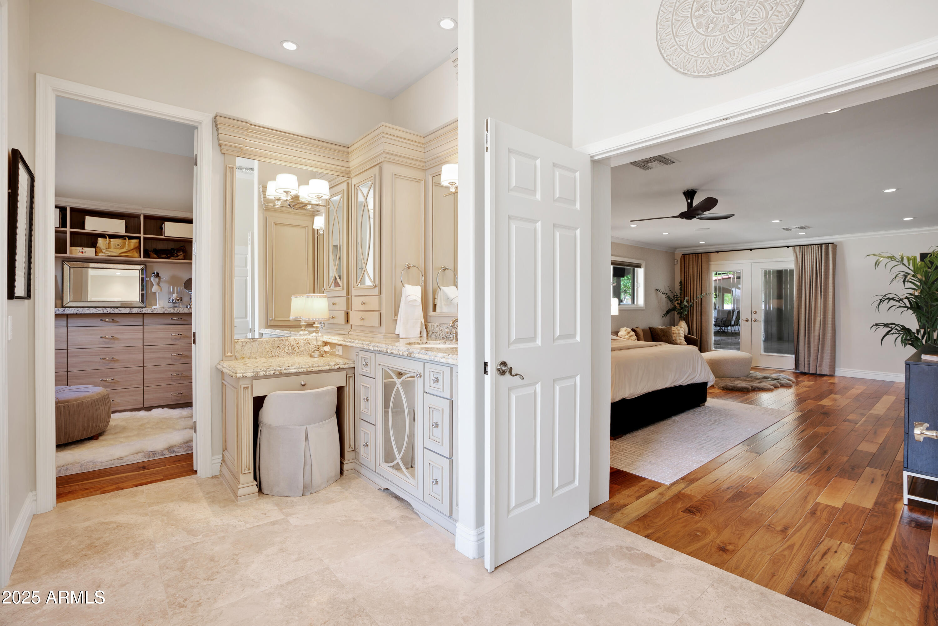 9236 North 52nd Place Paradise Valley, AZ 85253 - Photo 19 of 56 a view of living room and bathroom