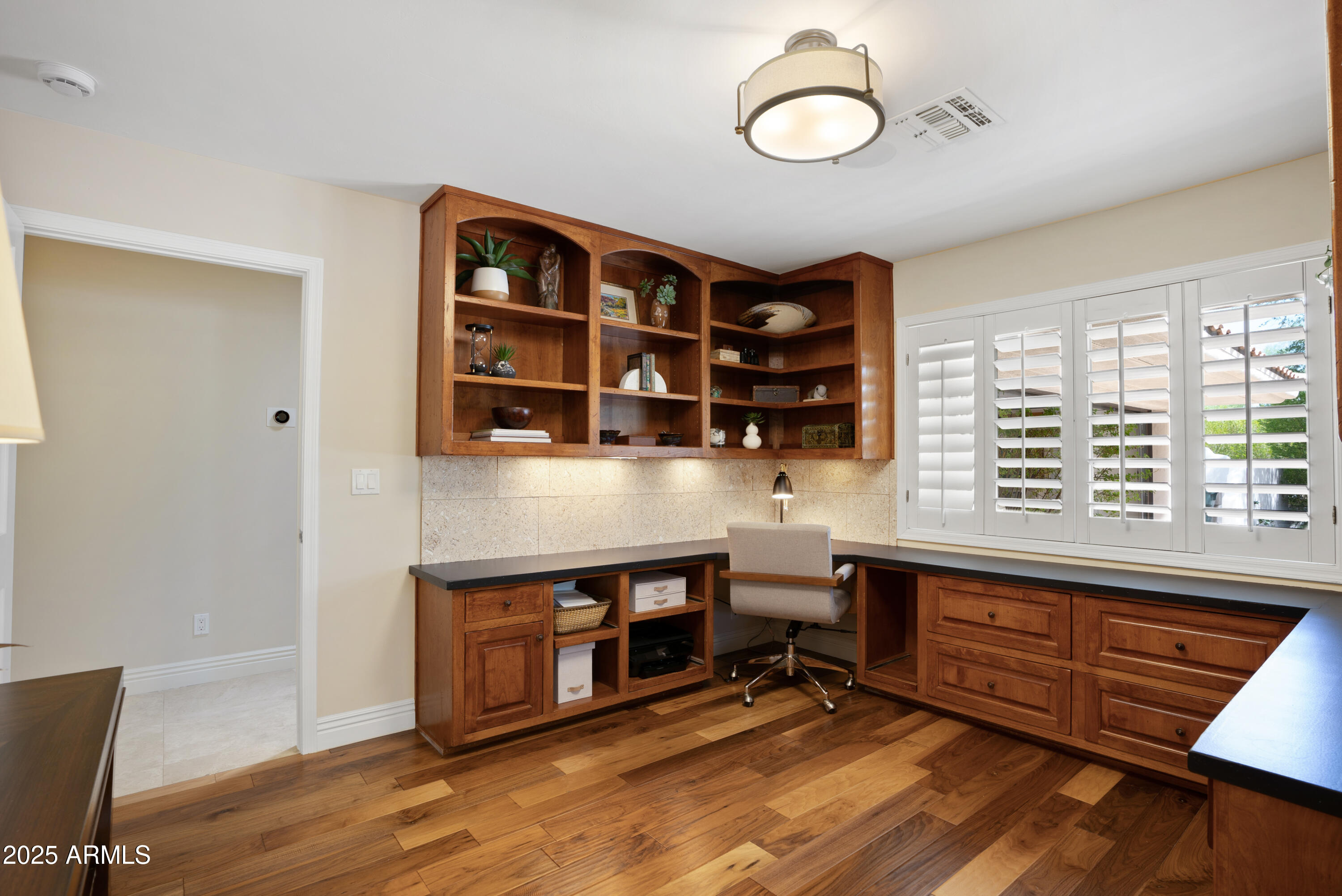 9236 North 52nd Place Paradise Valley, AZ 85253 - Photo 32 of 56 a view of a workspace with furniture and a window
