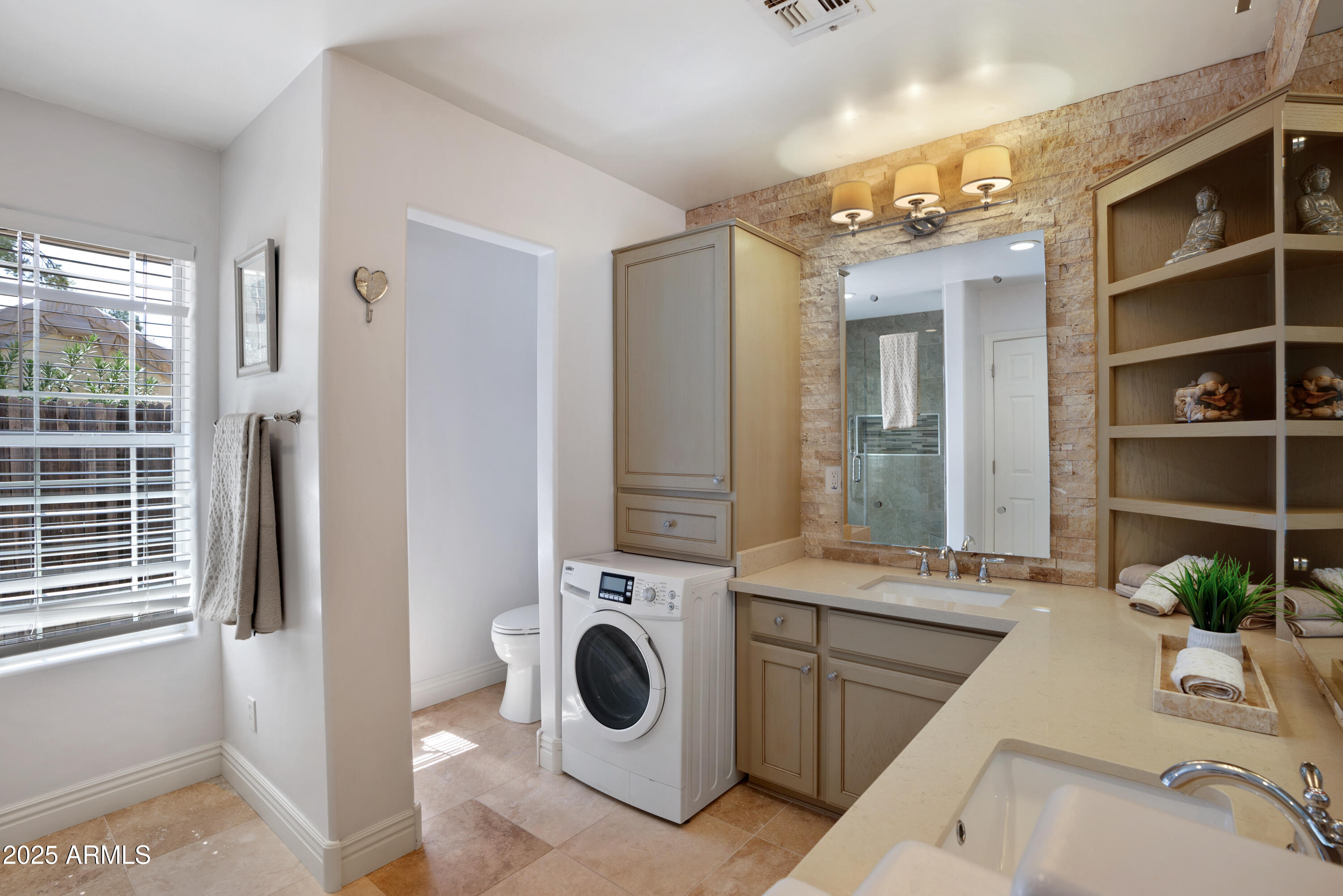 9236 North 52nd Place Paradise Valley, AZ 85253 - Photo 40 of 56 a room with a washer and dryer