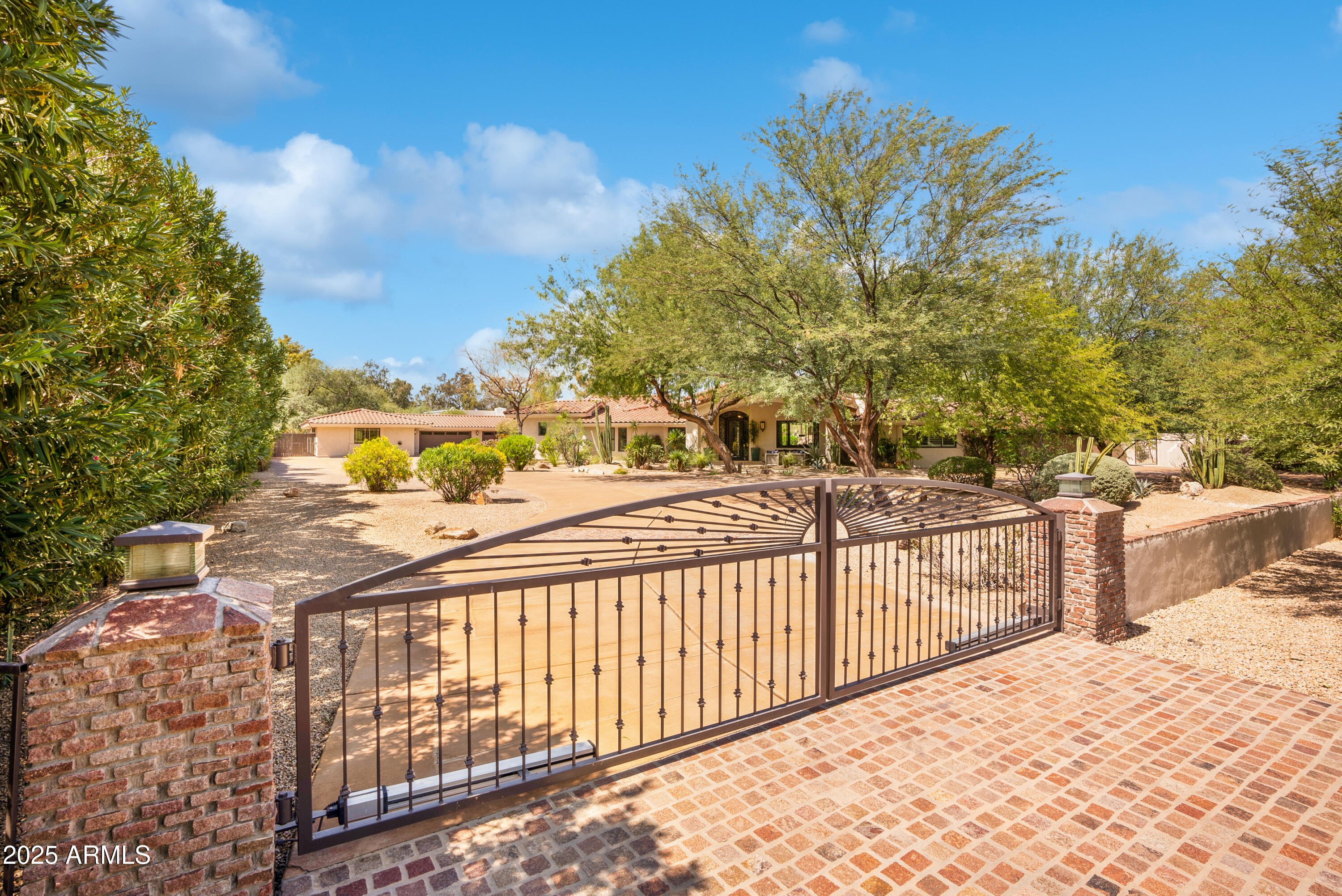 9236 North 52nd Place Paradise Valley, AZ 85253 - Photo 43 of 56 a view of a balcony and trees