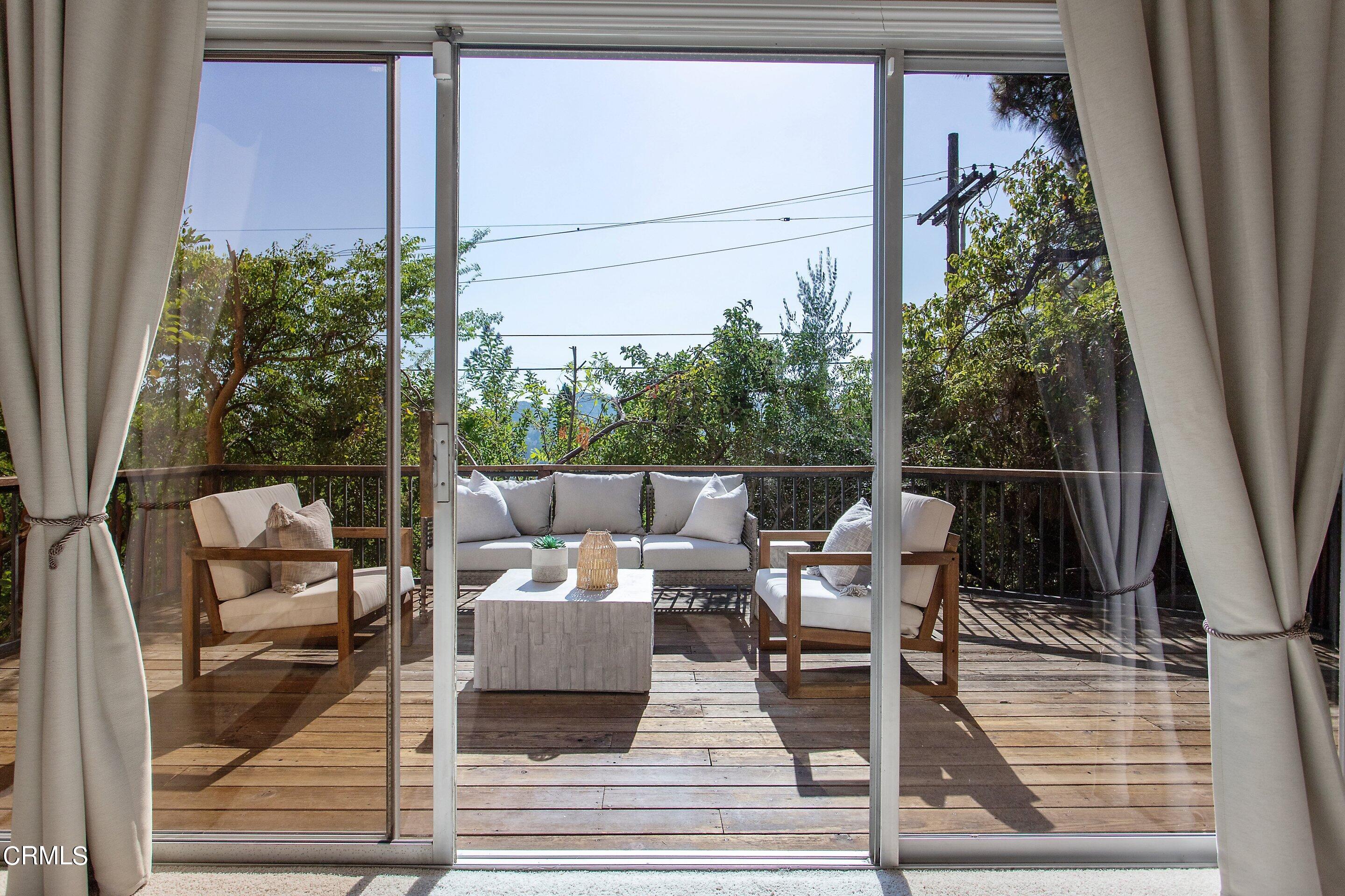 3170 Buckingham Road Glendale, CA 91206 - Photo 25 of 47 a outdoor living room with furniture