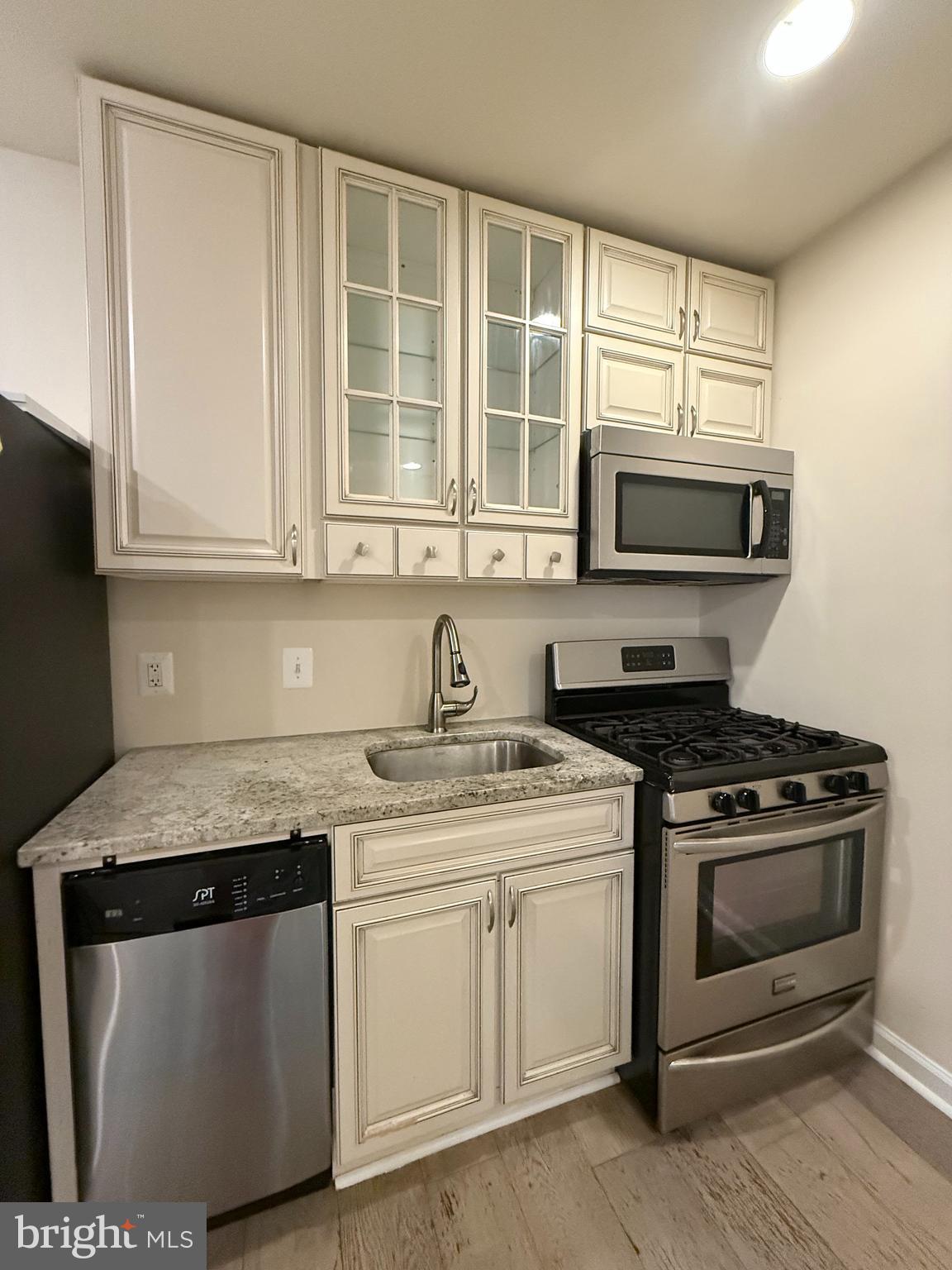 1720 H Street Northeast, Unit B Washington, DC 20002 - Photo 2 of 10 Boutique kitchen