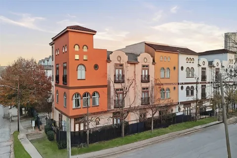 $299,000 | 806 Jackson Hill Street, Unit 201, Houston, TX 77007