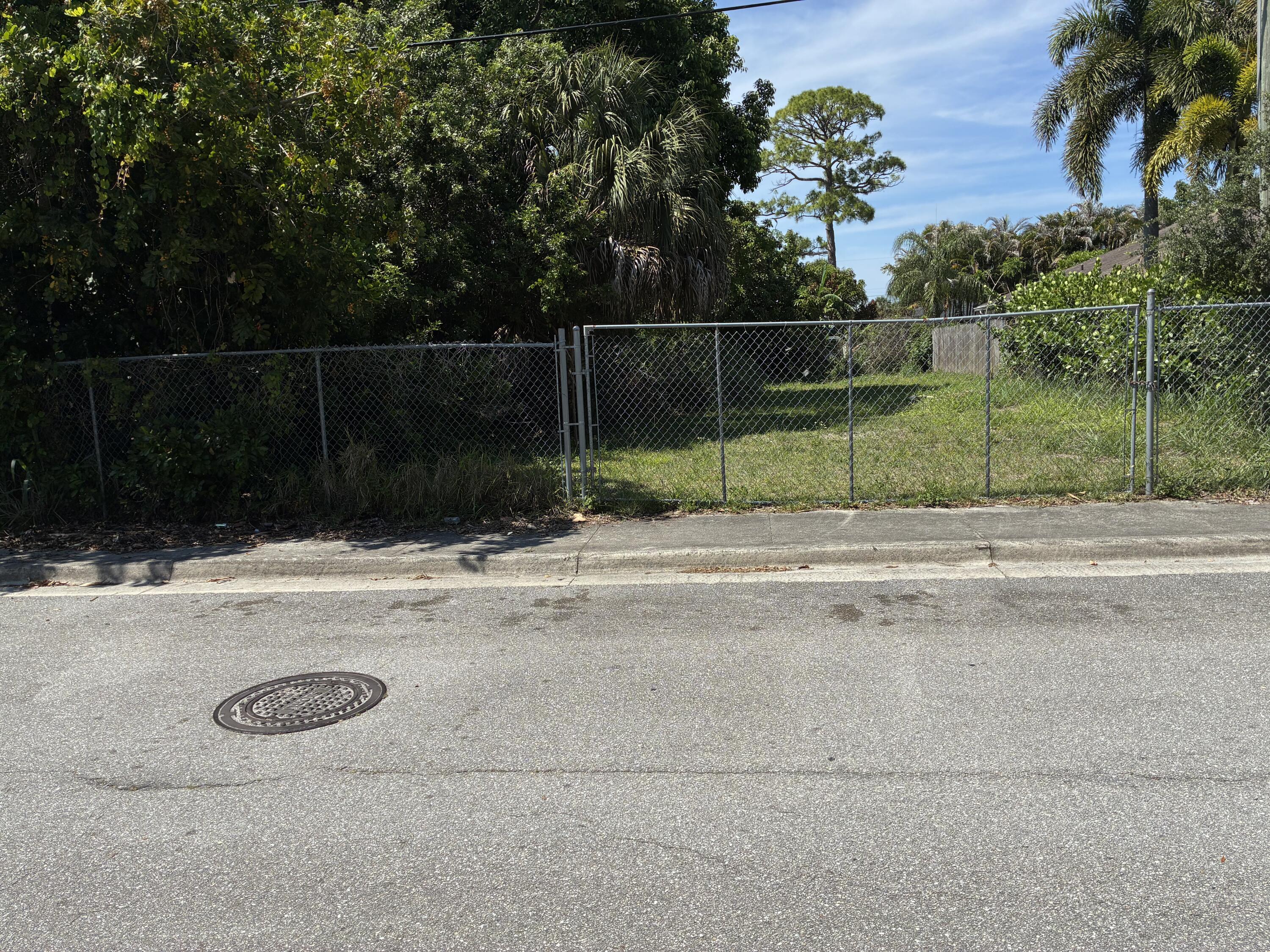 6755 1st Street Jupiter, FL 33458 - Photo 2 of 3 a view of a backyard