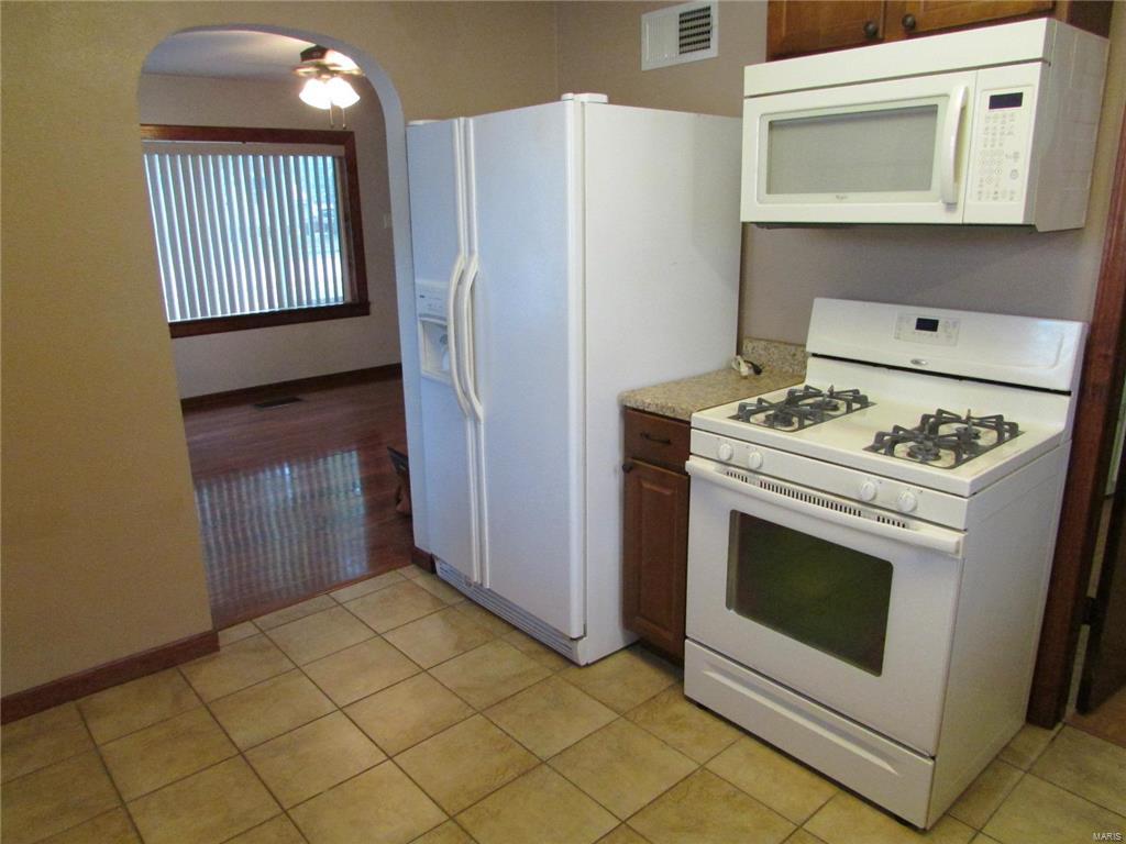 408 North Maple Avenue Roxana, IL 62084 - Photo 5 of 27
