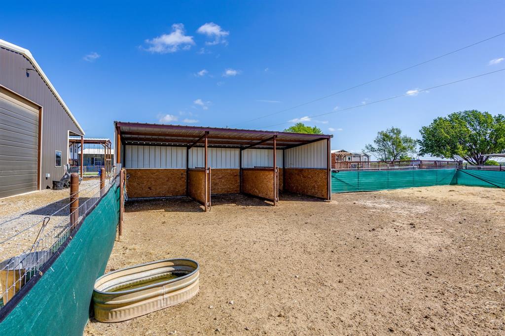 3678 County Road 3655 Bridgeport, TX 76426 - Photo 14 of 40 isolation shedrow