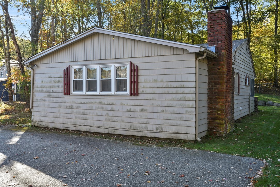 301 Richardson Road Coventry, RI 02816 - Photo 7 of 27