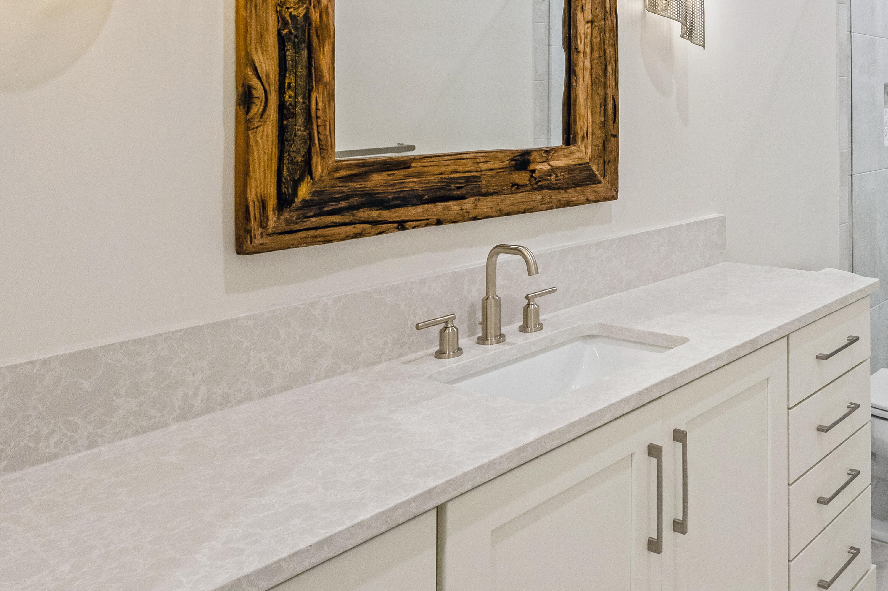 71 Clermont Cove Freeport, FL 32439 - Photo 36 of 73 a bathroom with a sink and a mirror
