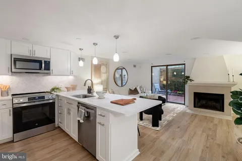 $399,000 | 1914 Fairmount Avenue, Unit 4, Philadelphia, PA 19130