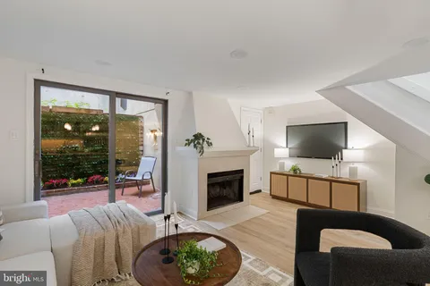$399,000 | 1914 Fairmount Avenue, Unit 4, Philadelphia, PA 19130