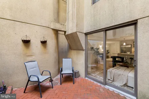 $399,000 | 1914 Fairmount Avenue, Unit 4, Philadelphia, PA 19130