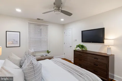 $399,000 | 1914 Fairmount Avenue, Unit 4, Philadelphia, PA 19130