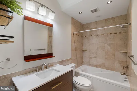 $399,000 | 1914 Fairmount Avenue, Unit 4, Philadelphia, PA 19130