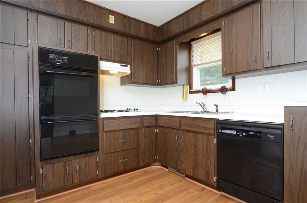 895 Oak Avenue East Rochester, PA 15074 - Photo 3 of 24 Gallery Image 3