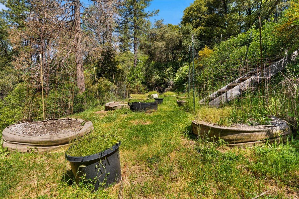 12921 Slate Creek Road Nevada City, CA 95959 - Photo 32 of 41 a backyard of a house with fountain table and chairs