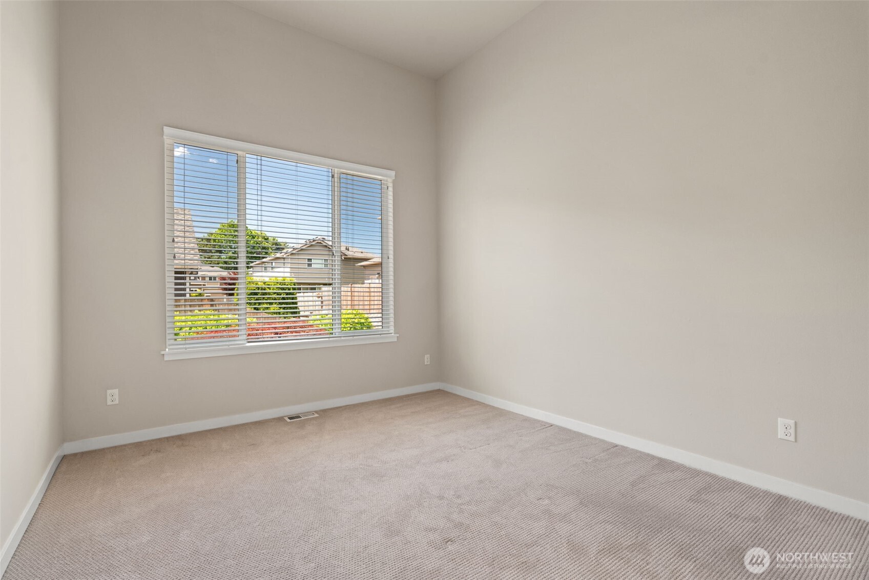 22313 38th Avenue Southeast Bothell, WA 98021 - Photo 5 of 35