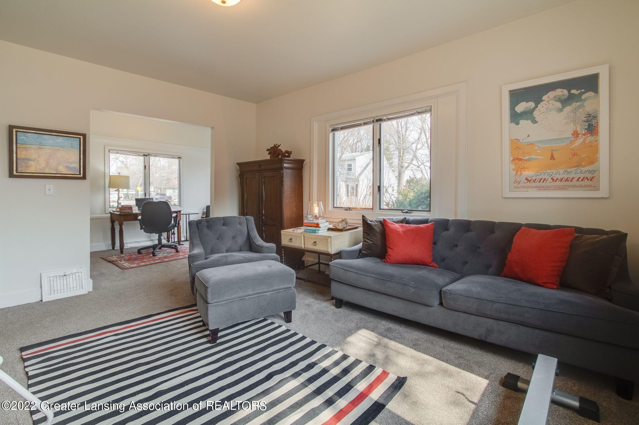 2000 Alpha Street Lansing, MI 48910 - Photo 10 of 32 Living Room Level 1
