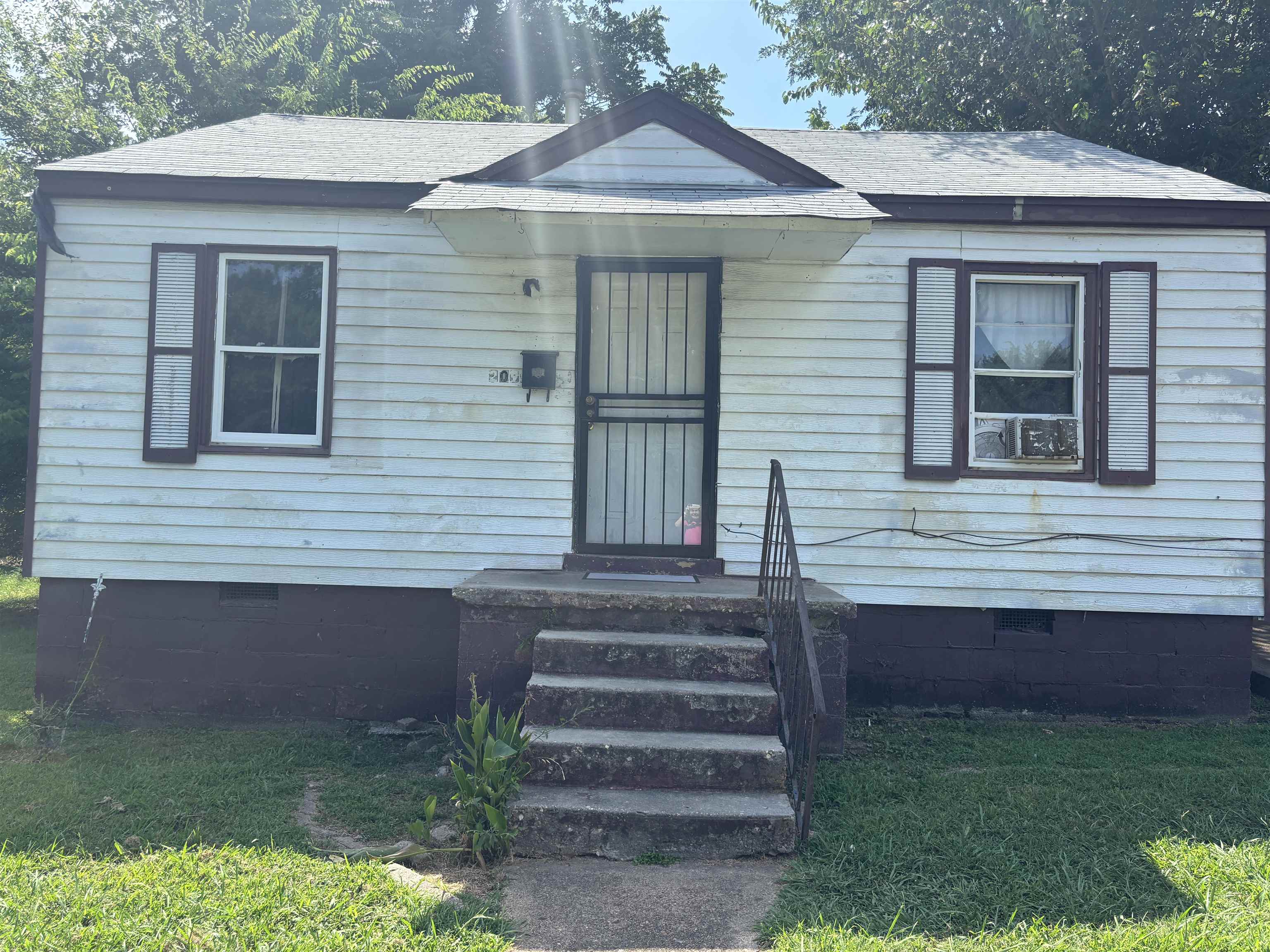 2095 Rile Street Memphis, TN 38109 - Photo 3 of 6 Bungalow-style house with a shingled roof, crawl space, and a front yard