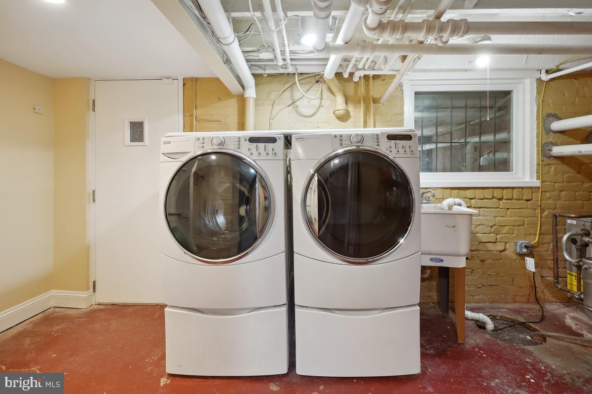 514 15th Street Southeast Washington, DC 20003 - Photo 32 of 36 a utility room with dryer and washer