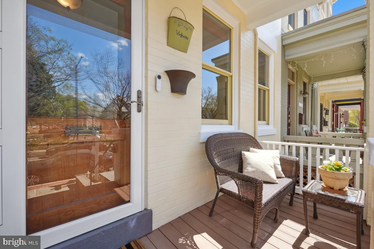 514 15th Street Southeast Washington, DC 20003 - Photo 4 of 36 a outdoor living room with furniture