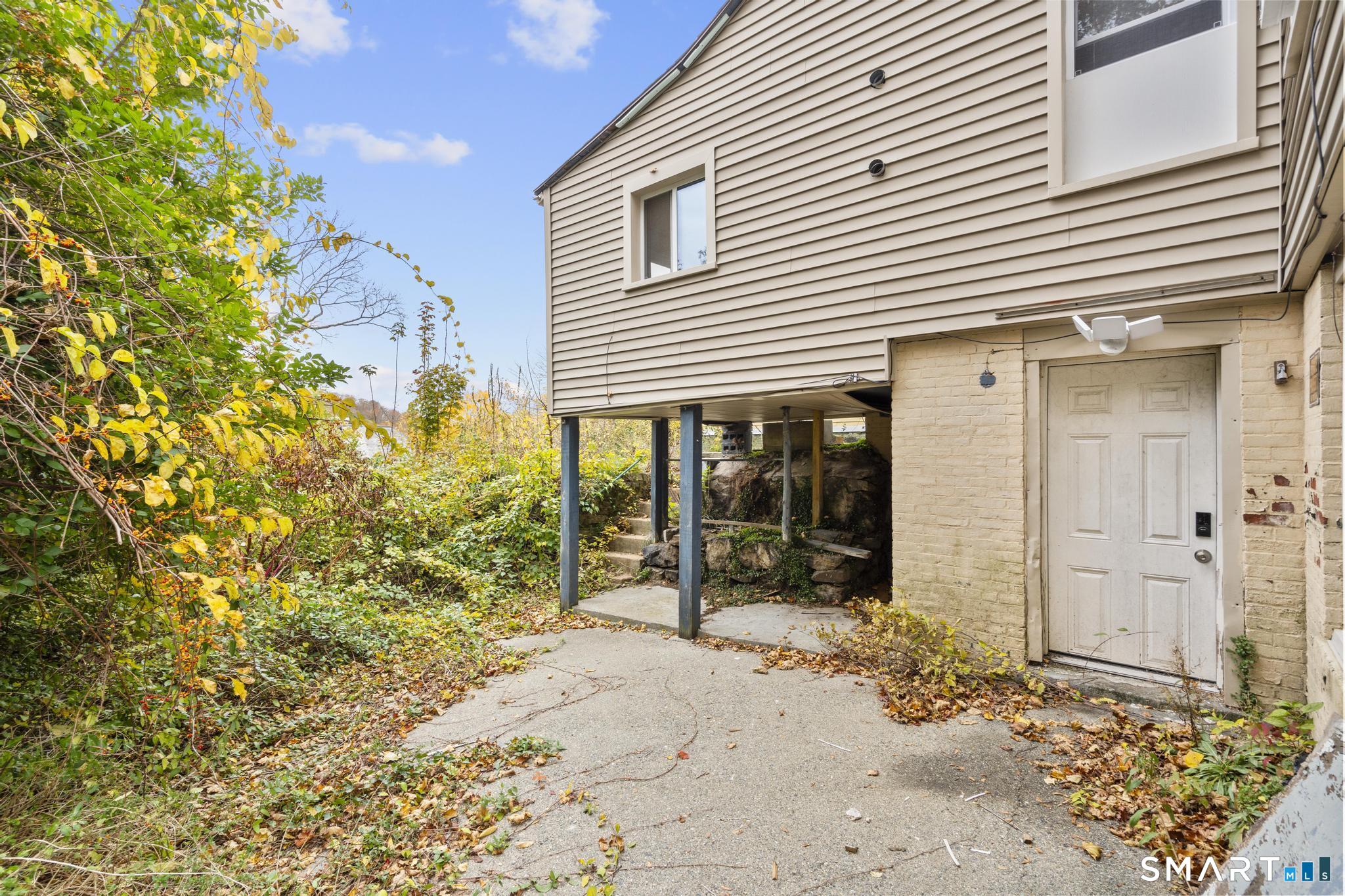 51 Cliff Street Norwich, CT 06360 - Photo 4 of 40