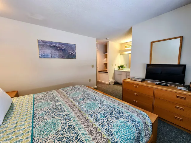 $485,000 | 185 Village Green Drive, Unit 8F, Stowe, VT 05672