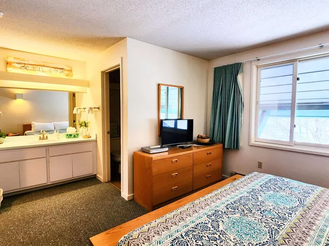 $485,000 | 185 Village Green Drive, Unit 8F, Stowe, VT 05672