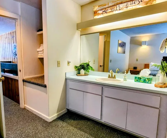 $485,000 | 185 Village Green Drive, Unit 8F, Stowe, VT 05672