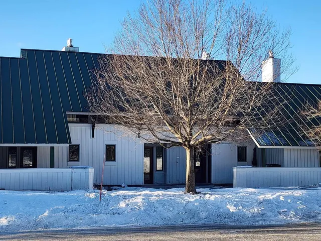 $485,000 | 185 Village Green Drive, Unit 8F, Stowe, VT 05672