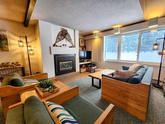 $485,000 | 185 Village Green Drive, Unit 8F, Stowe, VT 05672