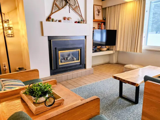 $485,000 | 185 Village Green Drive, Unit 8F, Stowe, VT 05672