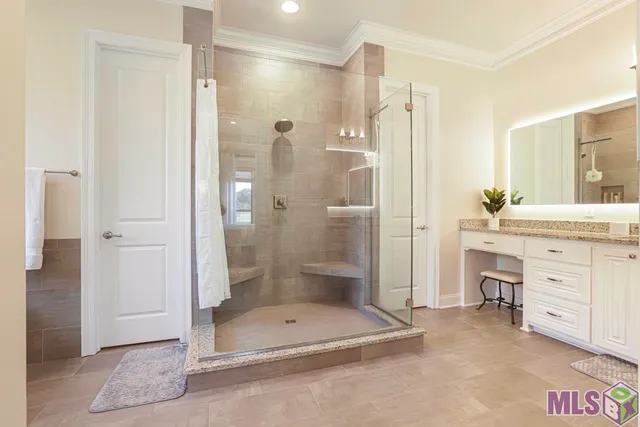 $725,000 | 6291 Royal Lakes Estates Avenue, Gonzales, LA 70737