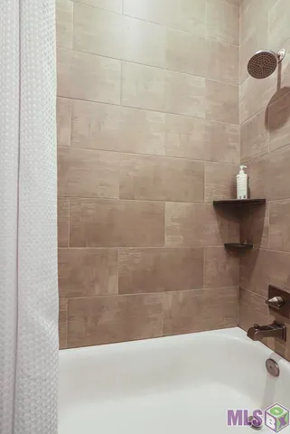 $725,000 | 6291 Royal Lakes Estates Avenue, Gonzales, LA 70737