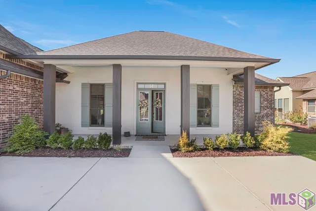 $725,000 | 6291 Royal Lakes Estates Avenue, Gonzales, LA 70737