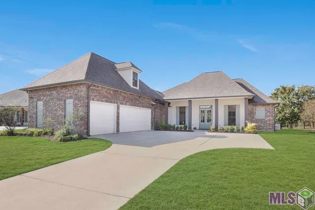 $725,000 | 6291 Royal Lakes Estates Avenue, Gonzales, LA 70737