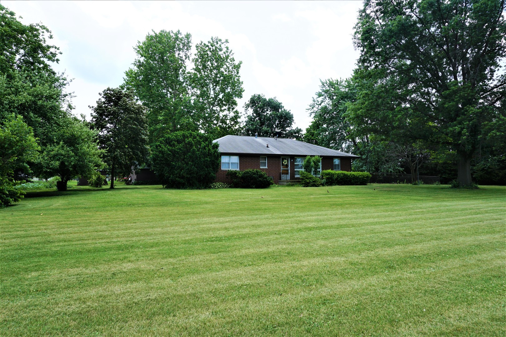 201 Stockholm Road Paxton, IL 60957 - Photo 2 of 30 Gallery Image 2