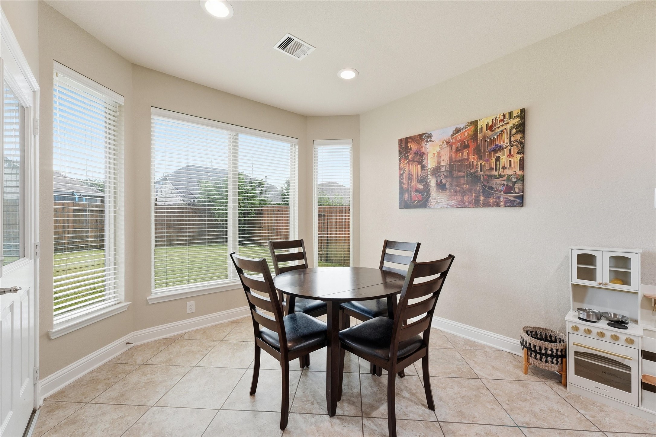 1908 Sunset Terrace Lane Pearland, TX 77089 - Photo 11 of 35 Sunny breakfast area.