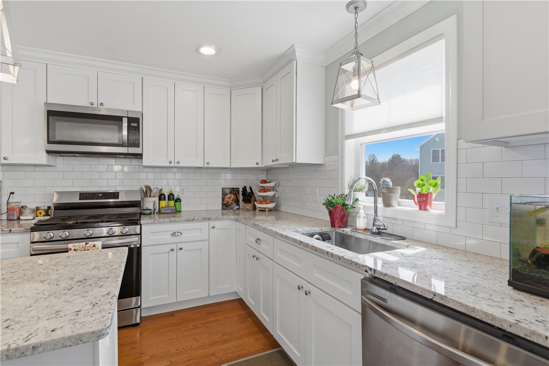 25 Graniteville Road Burrillville, RI 02830 - Photo 5 of 38