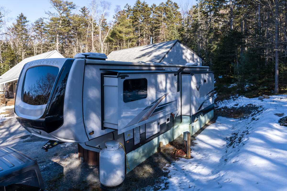 635 Back River Road Boothbay, ME 04537 - Photo 11 of 26 61-41ft 5th wheel (2 of 7)