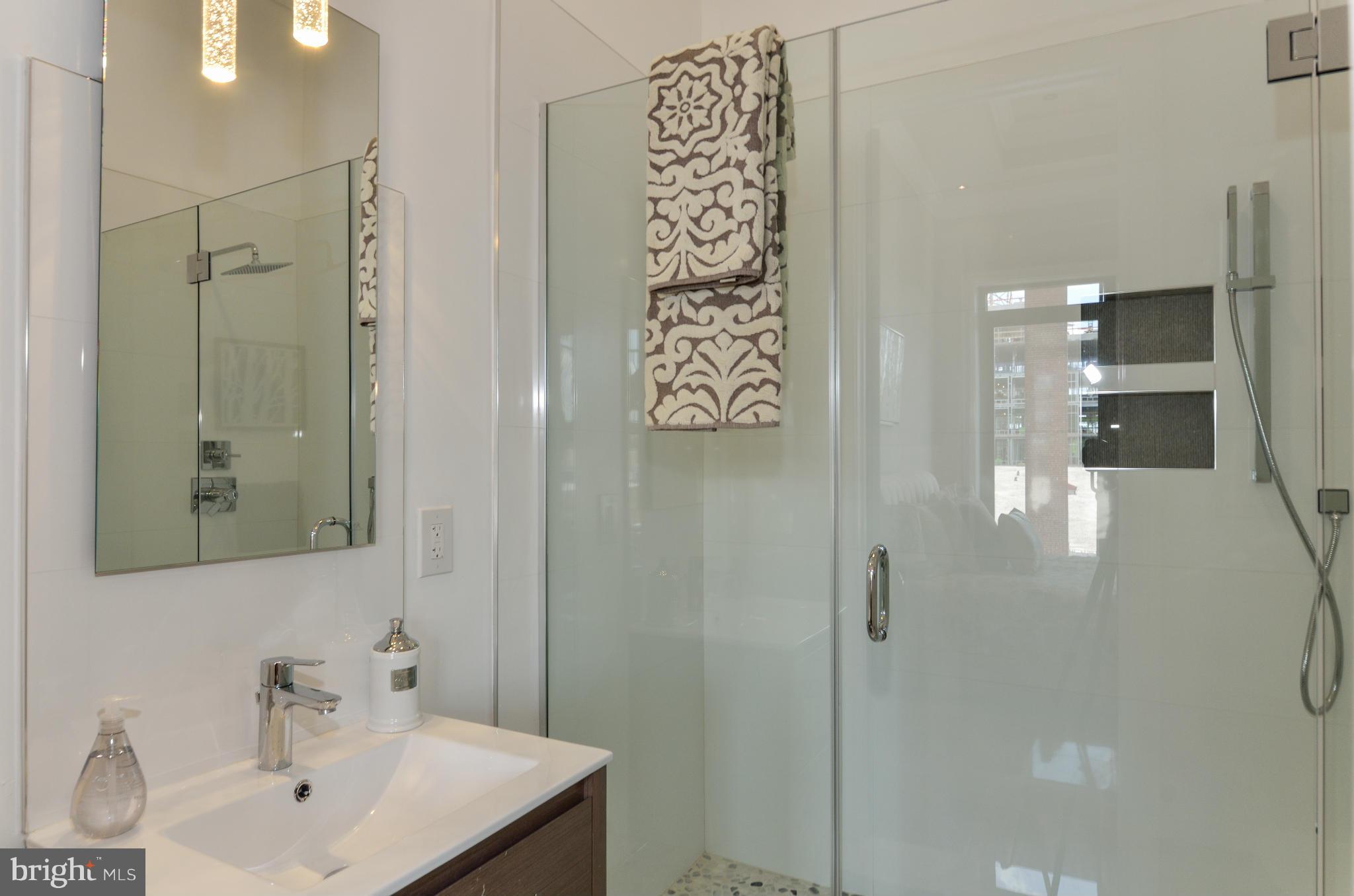 2464 Ontario Road Northwest, Unit 4 Washington, DC 20009 - Photo 5 of 16 Bath