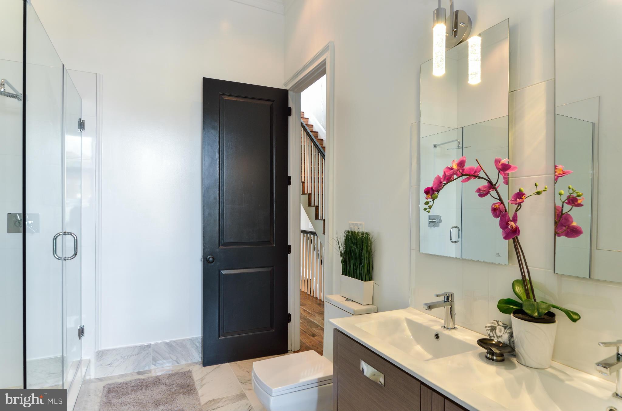 2464 Ontario Road Northwest, Unit 4 Washington, DC 20009 - Photo 7 of 16 Bath (Master)
