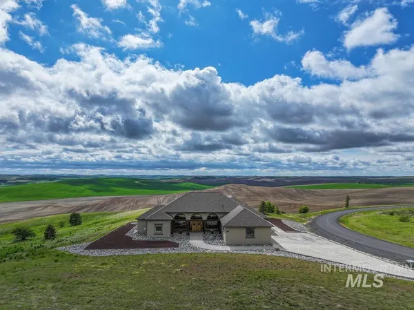 $1,099,000 | 1004 Skyview Loop, Moscow, ID 83843