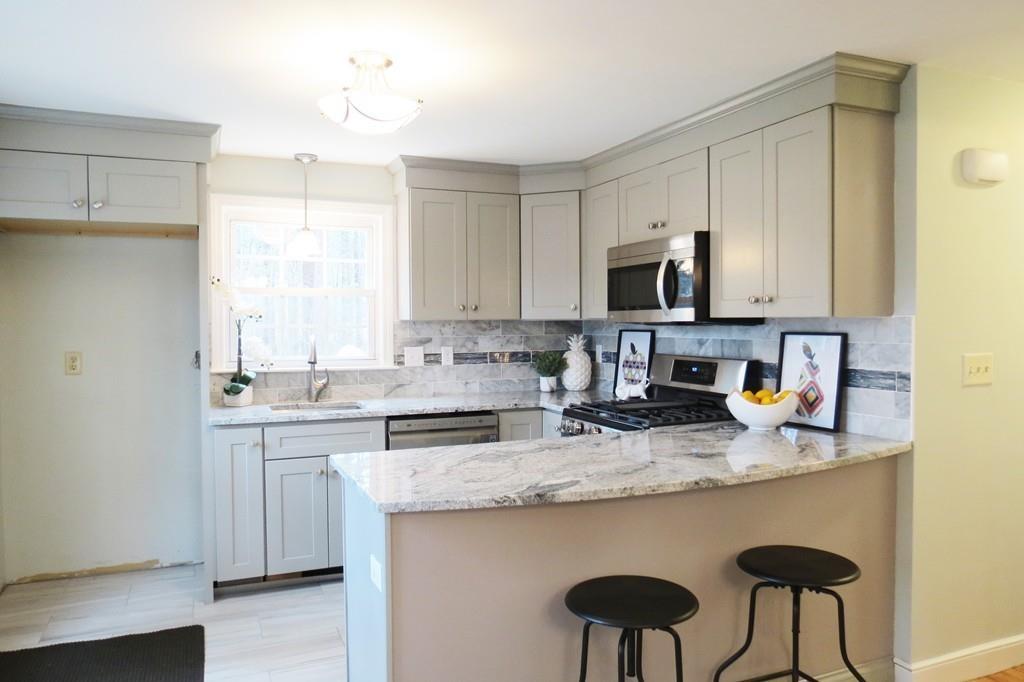59 Lakeview Road Foxboro, MA 02035 - Photo 4 of 14 Gallery Image 4