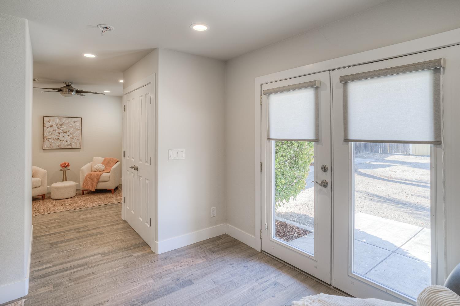 800 South Meridian Road Meridian, CA 95957 - Photo 41 of 81 a living room with furniture and a window