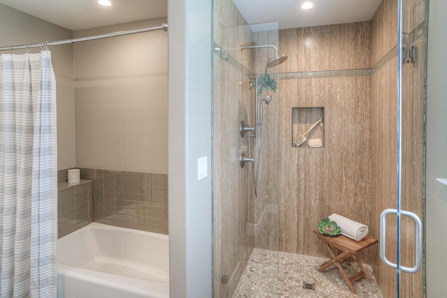 800 South Meridian Road Meridian, CA 95957 - Photo 47 of 81 a bathroom with a shower and a tub